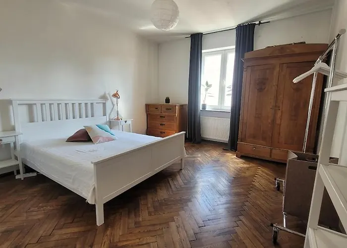 Big In The Heart Of Apartment